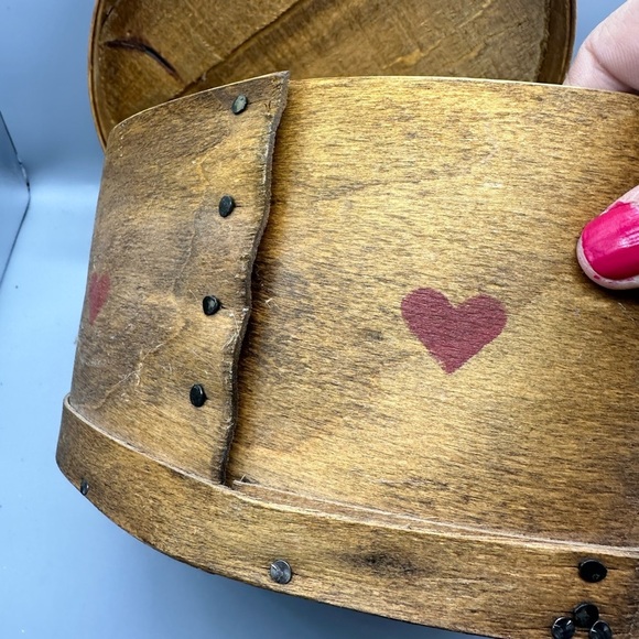 Vintage handpainted wooden cheese box - Picture 6 of 9